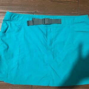 Columbia cross on over Teal Skirt With Omni-Wick.